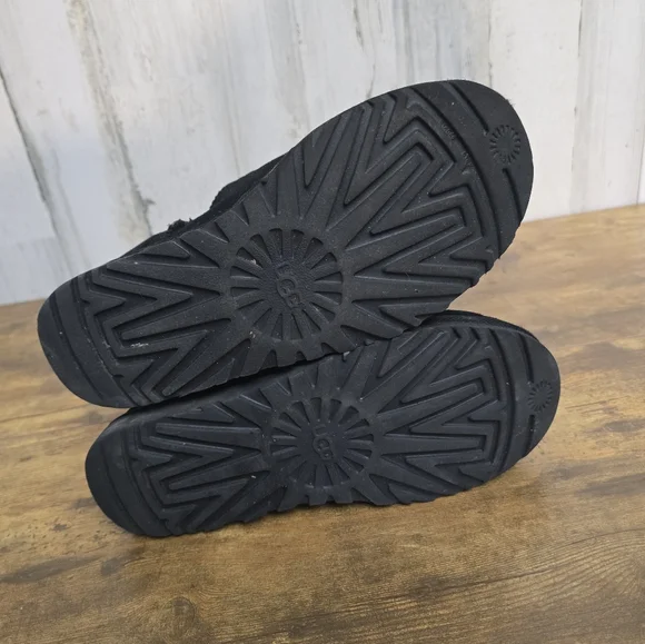 UGG Tall Black Boots 1098471 With Logo Down The Sides Womens Size 8 - Picture 3 of 8